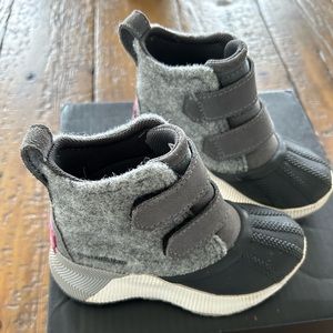 Sorel Out n’ About Toddler Boots, size 9